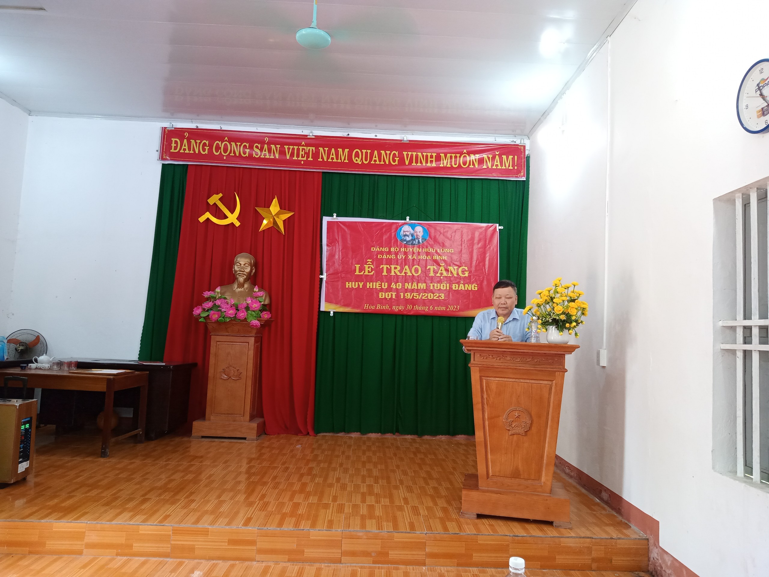 Đồng chí Triệu Văn Thọ, Bí thư Đảng ủy phát biểu tại buổi lễ